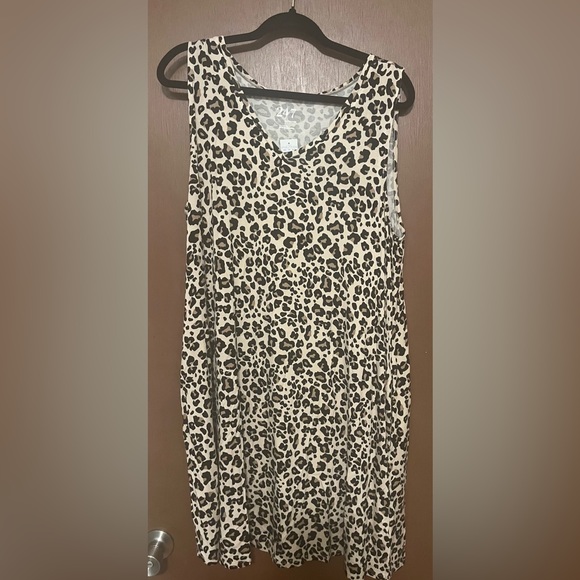 Maurices Plus Size 24/7 Animal Print V Neck Mini Dress Size 1x - Picture 2 of 4